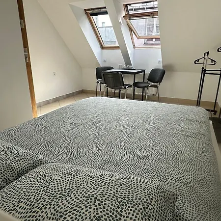 Golebia-economic Bed & Breakfast