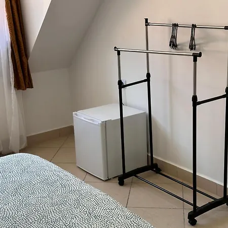 Golebia-economic Bed & Breakfast