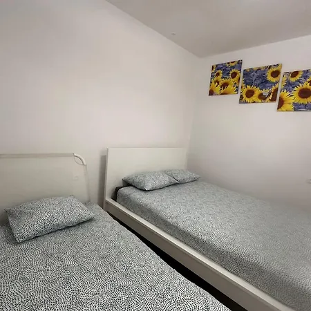 Golebia-economic Bed & Breakfast