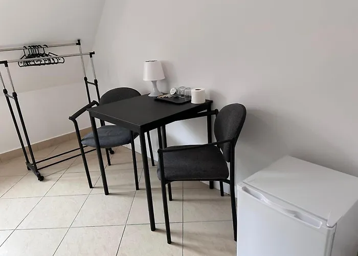 Golebia-economic Bed & Breakfast *